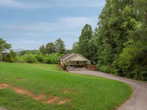 40 Morning Ridge Dr, Franklin, NC 28734 photo 2