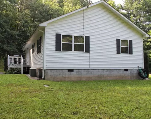 315 Randall Dr, Warne, NC 28909 photo 8