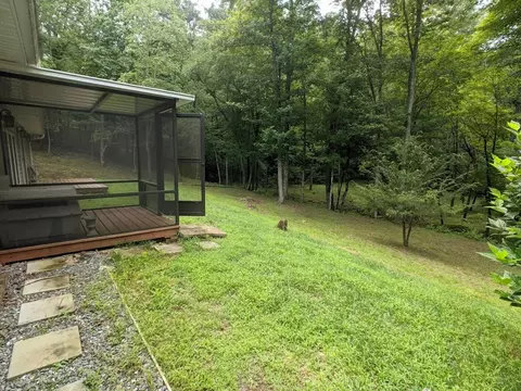 898 Tunnel Mtn, Sylva, NC 28779 photo 3