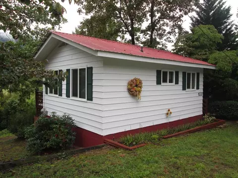 121 Ruby Cir, Franklin, NC 28734 photo 1