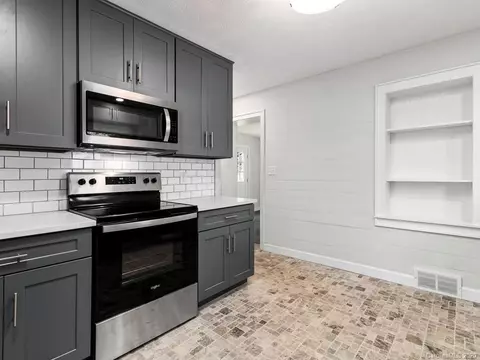 8 Mitchell St, Canton, NC 28716 photo 7