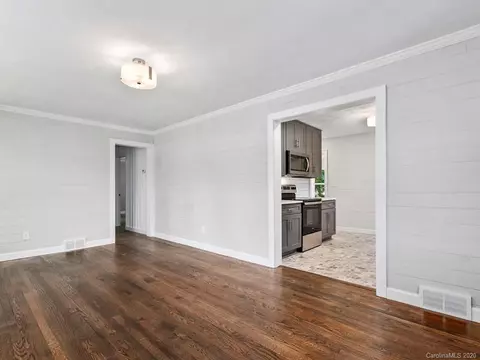 8 Mitchell St, Canton, NC 28716 photo 5