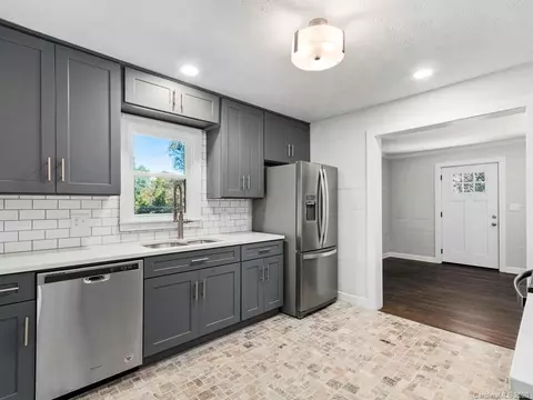 8 Mitchell St, Canton, NC 28716 photo 6