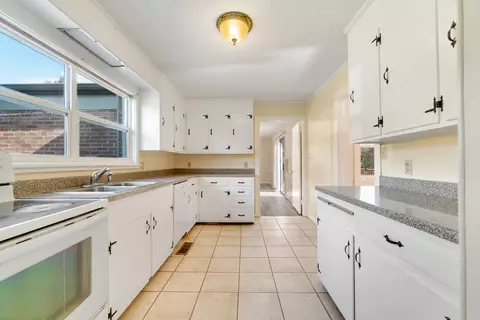 74 S Sunset Ln, Sylva, NC 28779 photo 4
