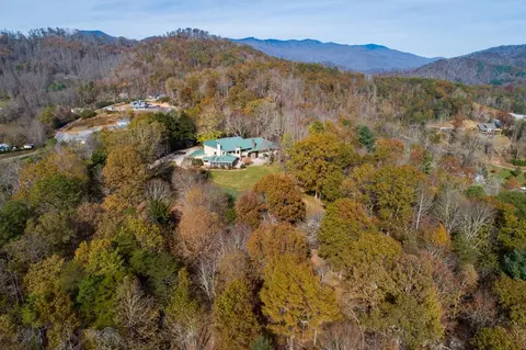 406 Buchanan Loop, Sylva, NC 28779 photo 2
