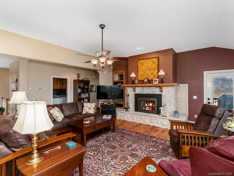 334 Summerset Dr, Clyde, NC 28721 photo 5