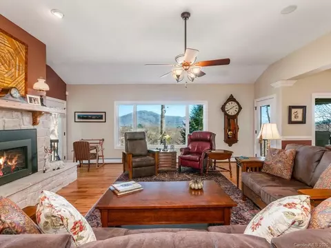 334 Summerset Dr, Clyde, NC 28721 photo 6