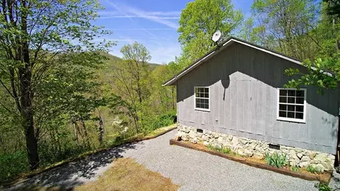 457 Fox Trace Dr, Sylva, NC 28779 photo 2