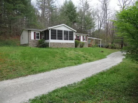 559 Benjamin Dr, Franklin, NC 28734 photo 1