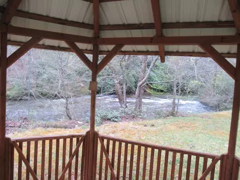 559 Benjamin Dr, Franklin, NC 28734 photo 7