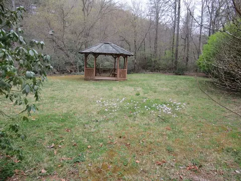 559 Benjamin Dr, Franklin, NC 28734 photo 9