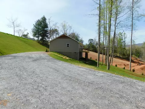 101 Olive Branch Rd, Sylva, NC 28779 photo 2