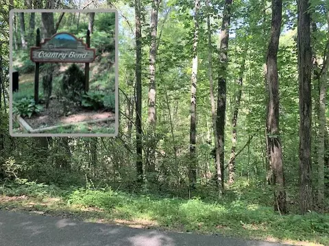 4 Country Bend Road, Franklin, NC 28734