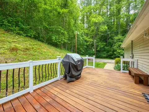 437 Wake Robin Dr, Cullowhee, NC 28723 photo 3