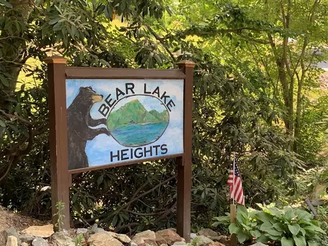 1 Bear Lake Road, Tuckasegee, NC 28783