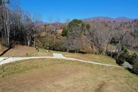 380 Mockingbird Ln, Sylva, NC 28779