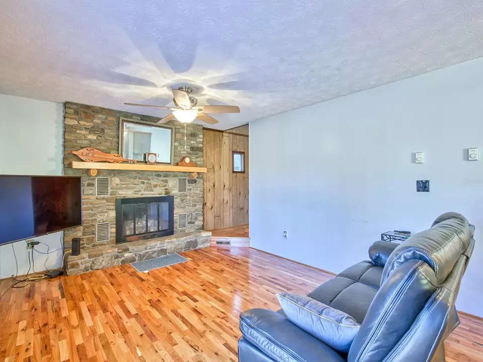  290 Wilson Branch Rd, Canton, NC 28716 photo 5