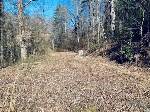 84 Infinity Ln, Sylva, NC 28725 photo 3