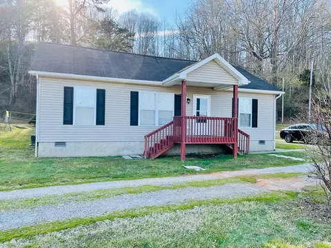 2031 Lakeside Dr, Franklin, NC 28734 photo 1