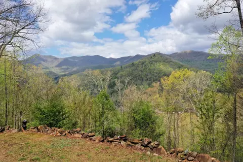125 Bear Hug Way, Sylva, NC 28779 photo 2