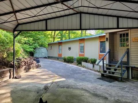 1511 Dicks Crk, Whittier, NC 28789