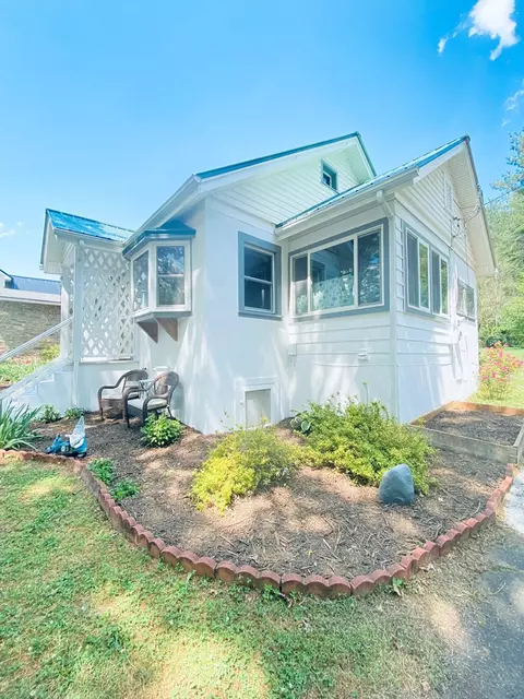 373 Savannah Dr, Sylva, NC 28779 photo 3
