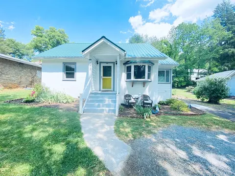 373 Savannah Dr, Sylva, NC 28779 photo 2