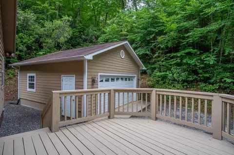 113 October Ln, Sylva, NC 28779 photo 4