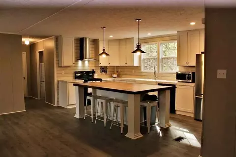 341 Whistler Pt, Whittier, NC 28789