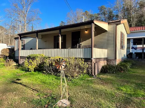 226 17 Old Soco Rd, Whittier, NC 28789