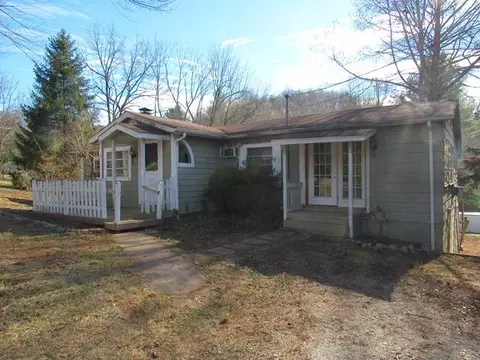 36 Buster Cabe Rd, Franklin, NC 28734