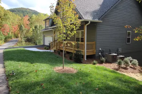 714 Porter Creek Dr, Franklin, NC 28734