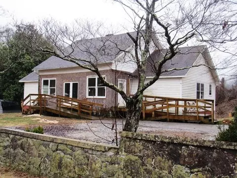 10 E Langston Ave, Clayton, GA 30525