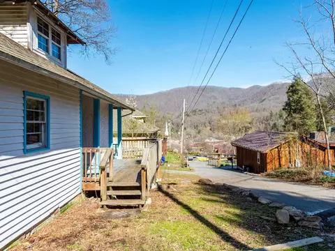 30 Morris St, Sylva, NC 28779 photo 2