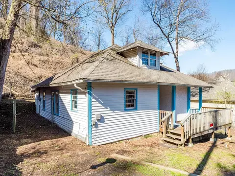 30 Morris St, Sylva, NC 28779
