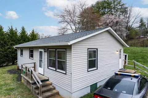 61 Spring St, Franklin, NC 28734 photo 1