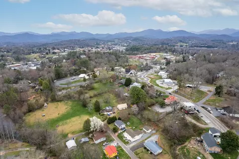 61 Spring St, Franklin, NC 28734 photo 3