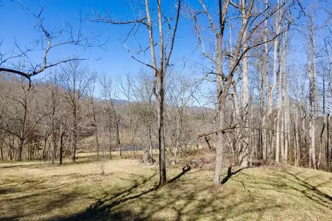 121 Maxwell Home Rd, Franklin, NC 28734