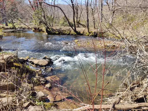 353 W Old Murphy Rd, Franklin, NC 28734