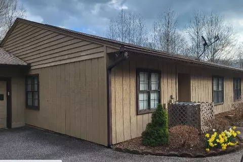 13 Woodside Villas Dr # A, Franklin, NC 28734
