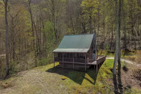 646 Renegade Dr, Robbinsville, NC 28771