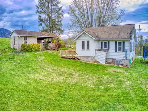 215 Haynes Cv, Clyde, NC 28721 photo 6
