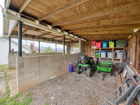 215 Haynes Cv, Clyde, NC 28721 photo 13