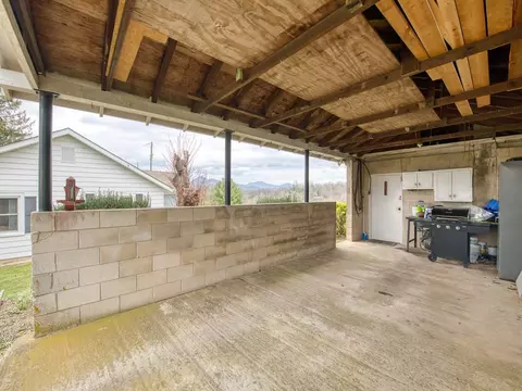 215 Haynes Cv, Clyde, NC 28721 photo 14