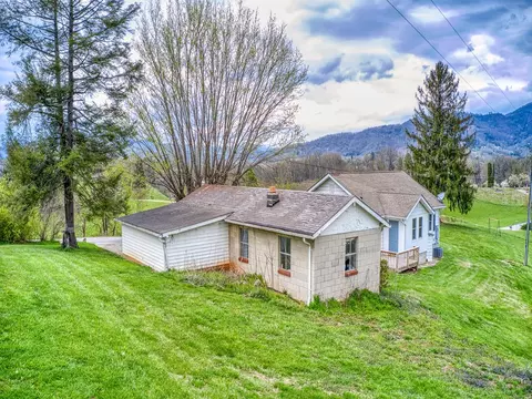 215 Haynes Cv, Clyde, NC 28721 photo 5