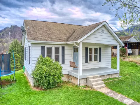 215 Haynes Cv, Clyde, NC 28721