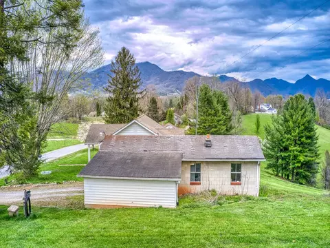 215 Haynes Cv, Clyde, NC 28721 photo 4