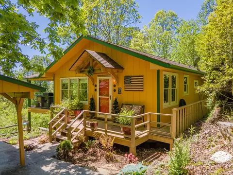 251 Greenbrier St, Franklin, NC 28734