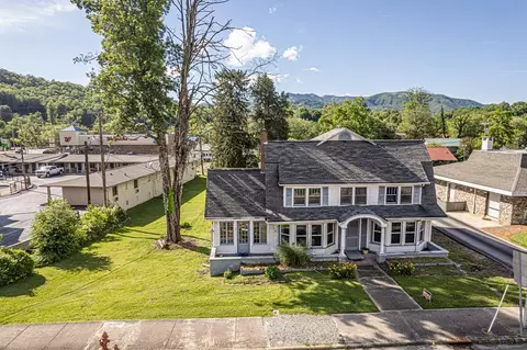 31 Main St, Bryson City, NC 28713