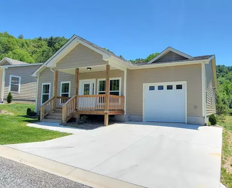 141 Denali Ln, Waynesville, NC 28786